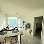 New Air-conditioned 5 Minutes By Walk From The Airport With Free Garage Parking Апартаменти
