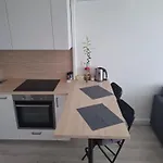 Apartment New Air-conditioned 5 Minutes By Walk From The Airport With Free Garage Parking *