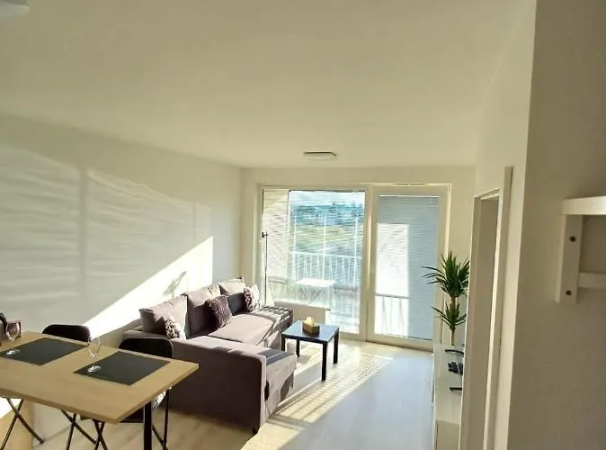 Apartman New Air-conditioned 5 Minutes By Walk From The Airport With Free Garage Parking Pozsony