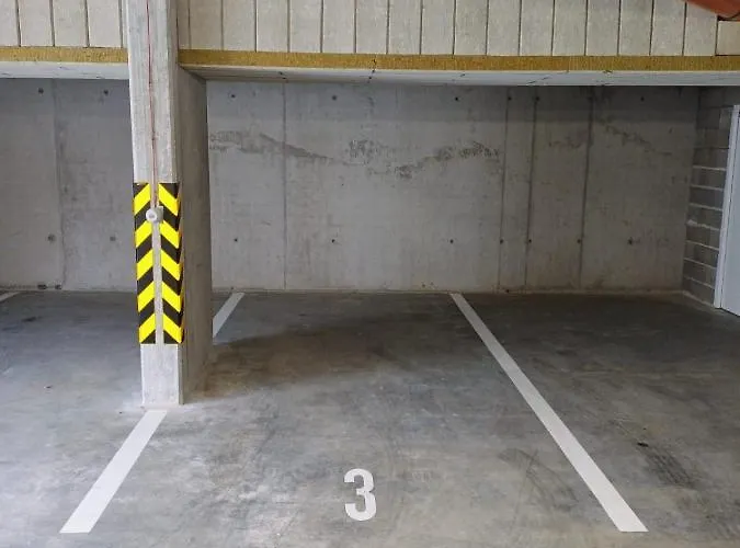 New Air-conditioned 5 Minutes By Walk From The Airport With Free Garage Parking Bratysława