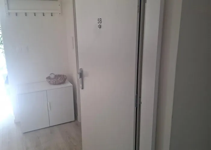 New Air-conditioned 5 Minutes By Walk From The Airport With Free Garage Parking * Bratislava