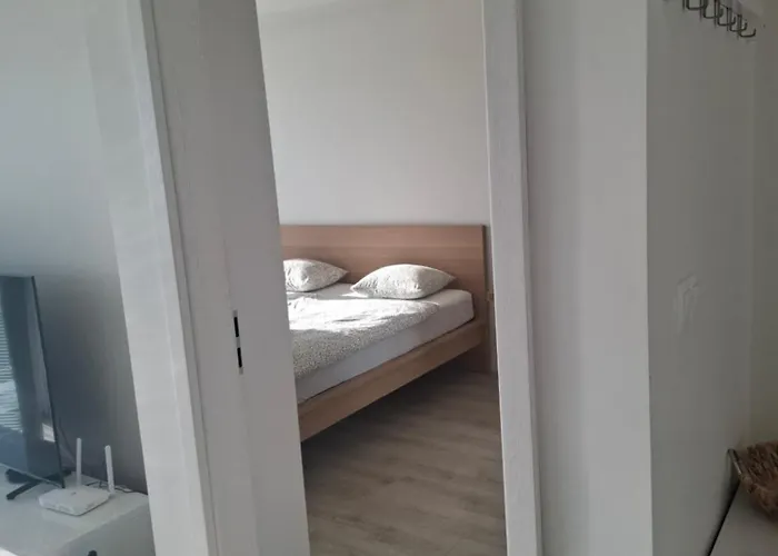 Appartement New Air-conditioned 5 Minutes By Walk From The Airport With Free Garage Parking *