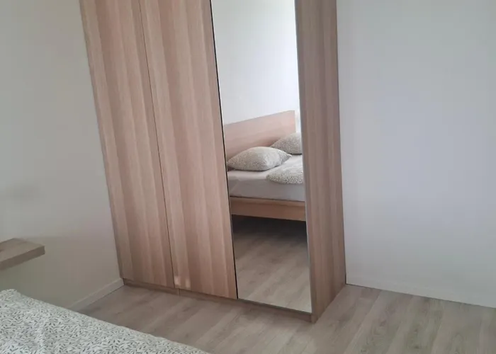 Apartman New Air-conditioned 5 Minutes By Walk From The Airport With Free Garage Parking