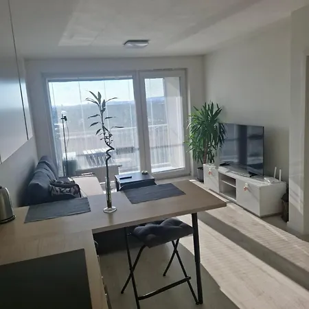 New Air-conditioned 5 Minutes By Walk From The Airport With Free Garage Parking Apartment Bratislava