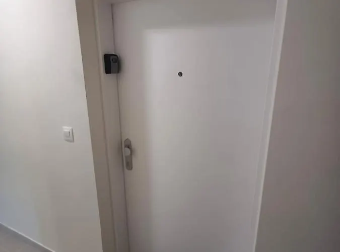 New Air-conditioned 5 Minutes By Walk From The Airport With Free Garage Parking Bratislava