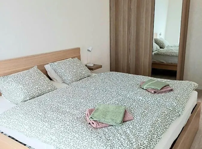 New Air-conditioned 5 Minutes By Walk From The Airport With Free Garage Parking Apartmán *