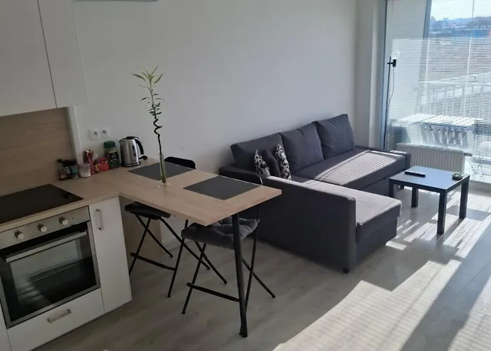 New Air-conditioned 5 Minutes By Walk From The Airport With Free Garage Parking Apartmán *